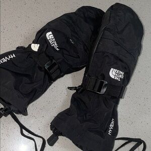 The North Face Black Insulated Mittens